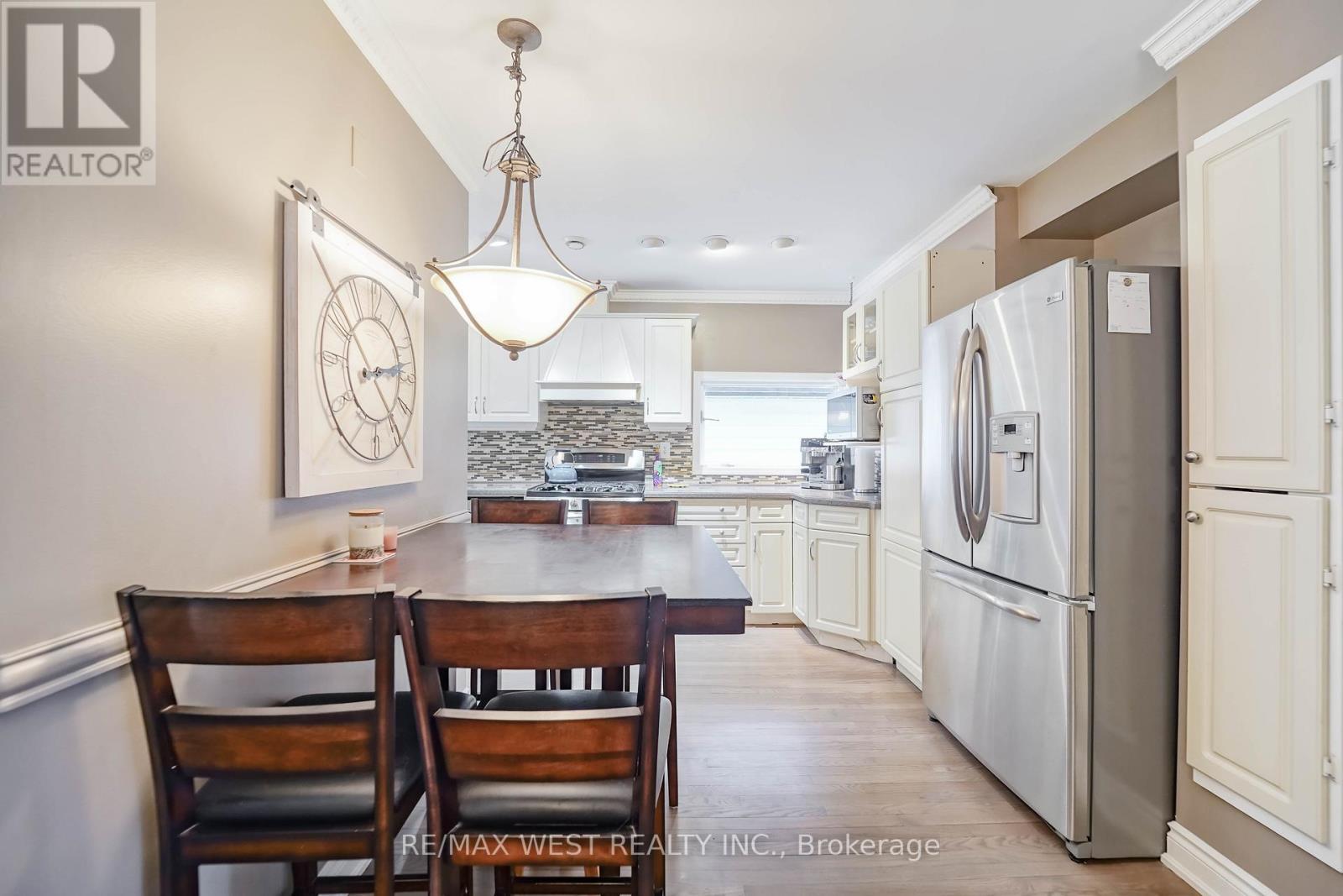 892 Sixth Street, Mississauga, ON - Indoor