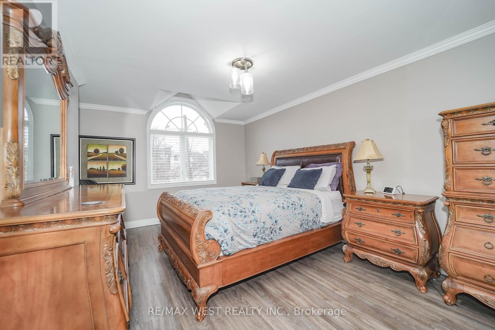 892 Sixth Street, Mississauga, ON - Indoor Photo Showing Bedroom