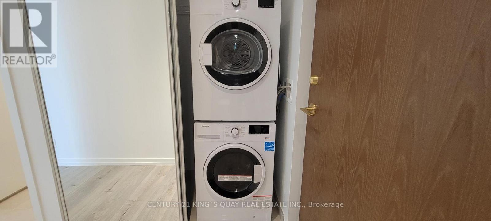 1201 - 1000 Portage Parkway, Vaughan, ON - Indoor Photo Showing Laundry Room