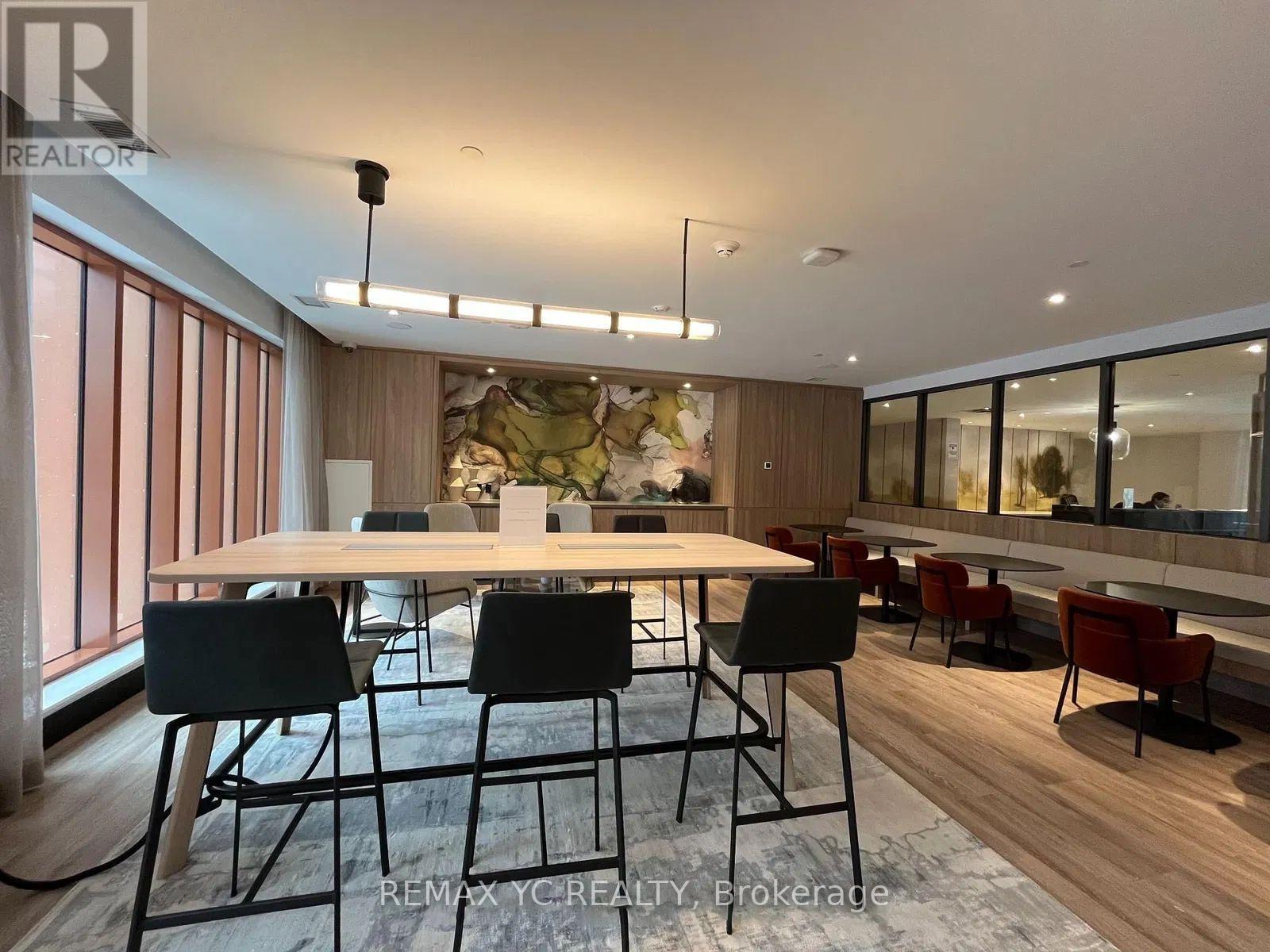 324 - 8 Beverley Glen Boulevard, Vaughan, ON - Indoor