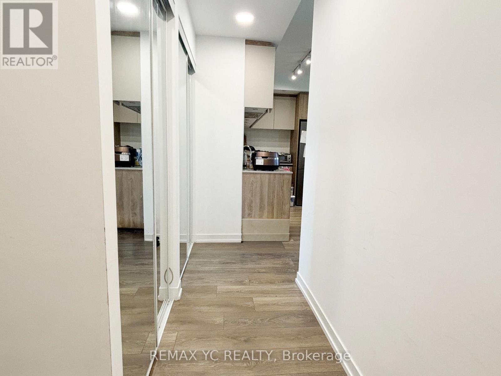 324 - 8 Beverley Glen Boulevard, Vaughan, ON - Indoor Photo Showing Other Room