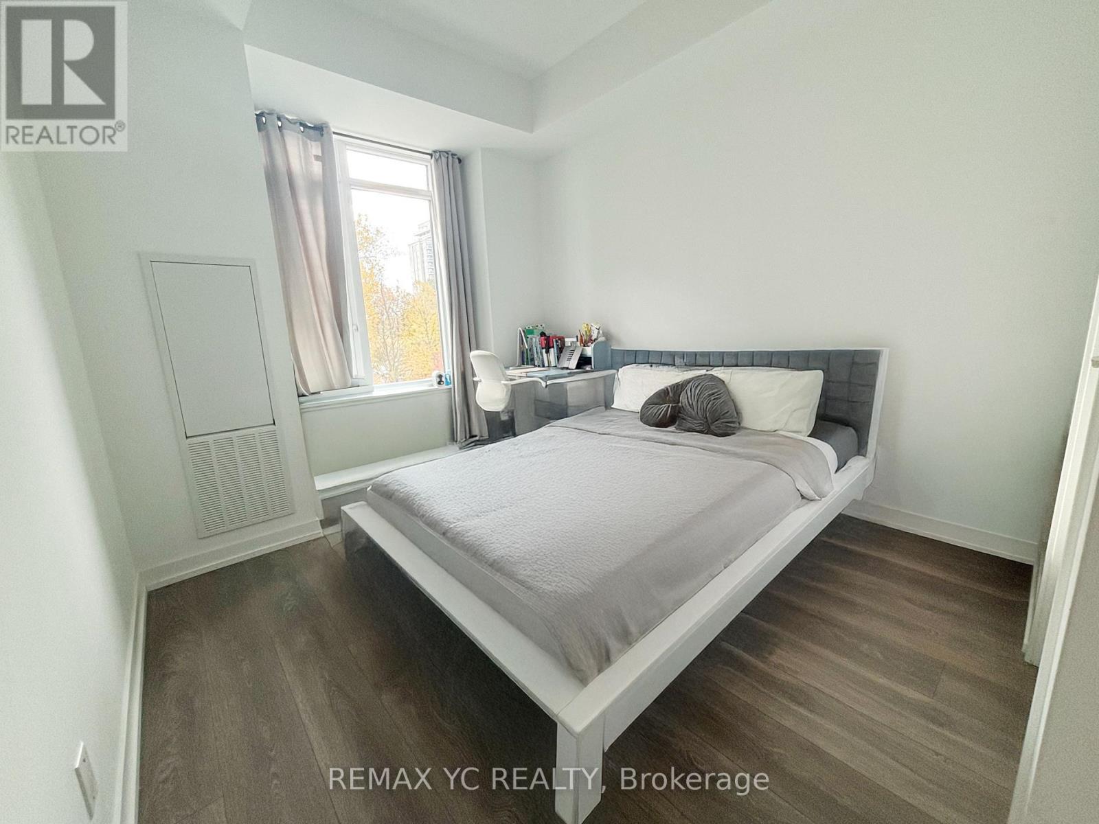 324 - 8 Beverley Glen Boulevard, Vaughan, ON - Indoor Photo Showing Bedroom