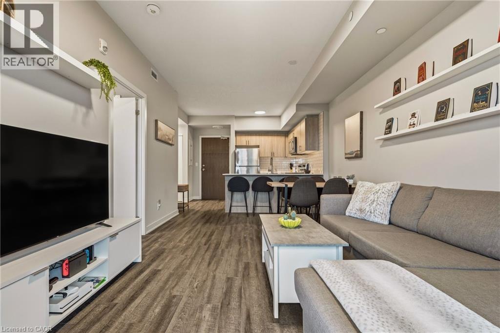 16 Markle Crescent Unit# 413, Hamilton, ON - Indoor Photo Showing Living Room