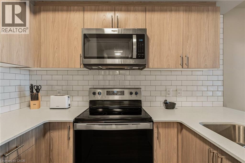 16 Markle Crescent Unit# 413, Hamilton, ON - Indoor Photo Showing Kitchen