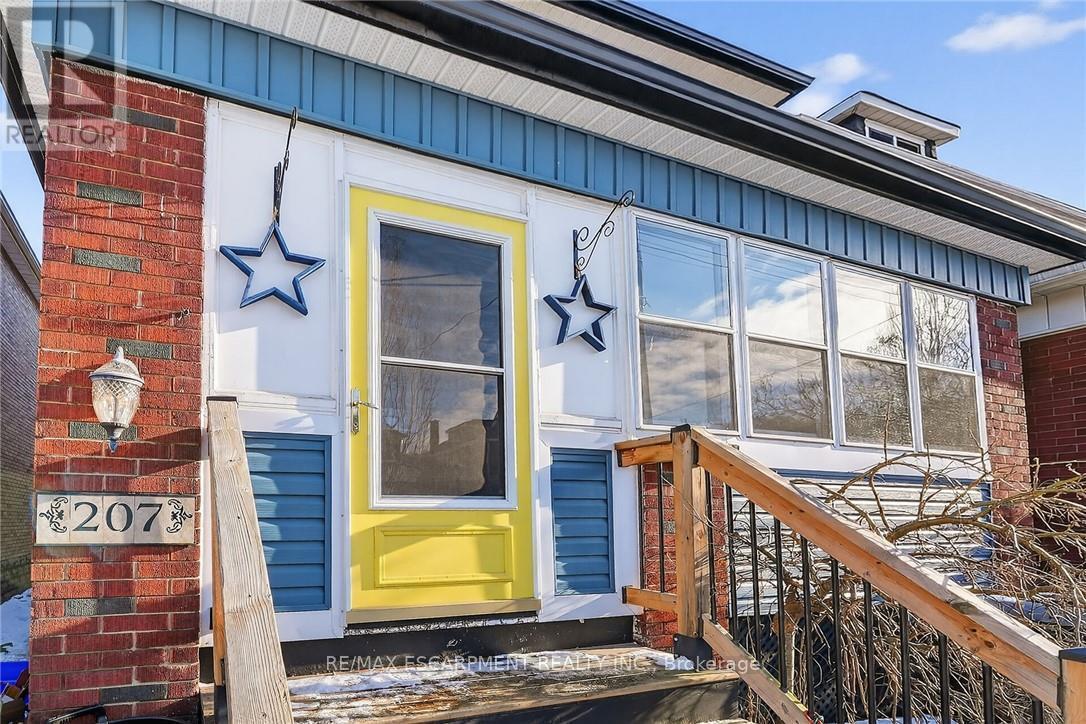 207 Edgemont Street S, Hamilton, ON - Outdoor