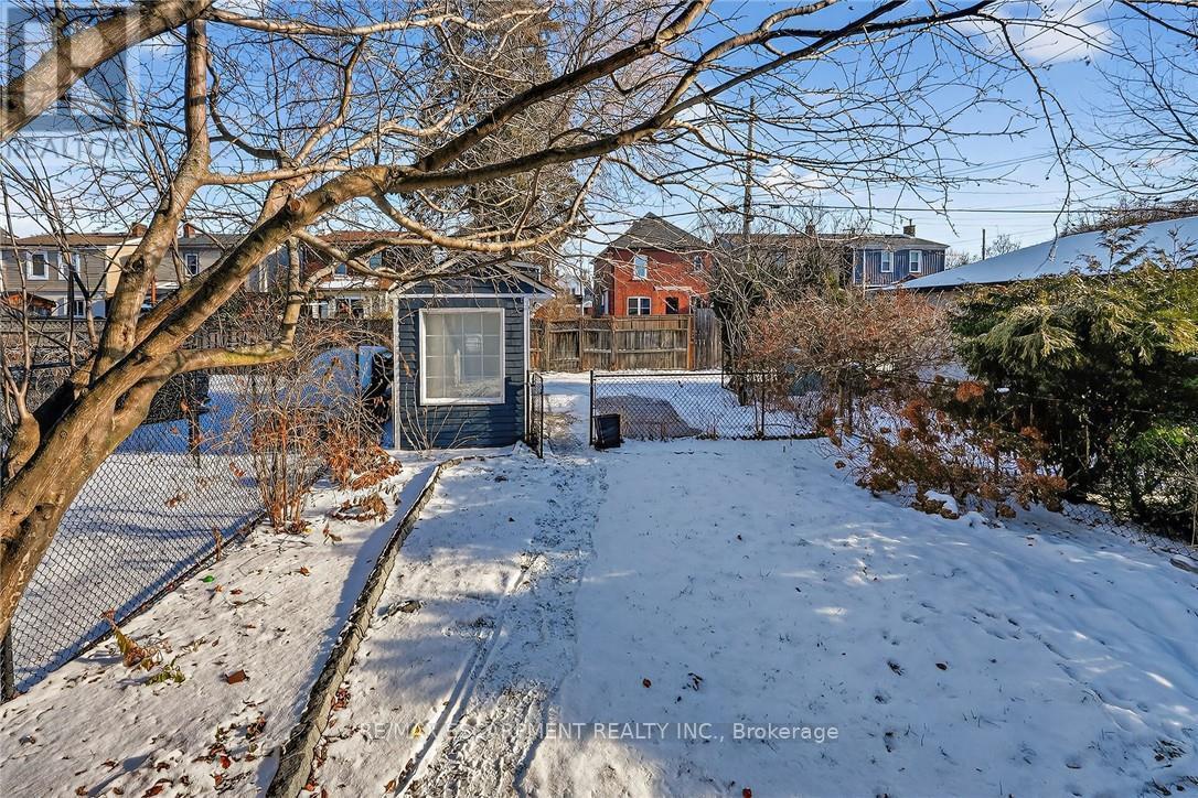 207 Edgemont Street S, Hamilton, ON - Outdoor