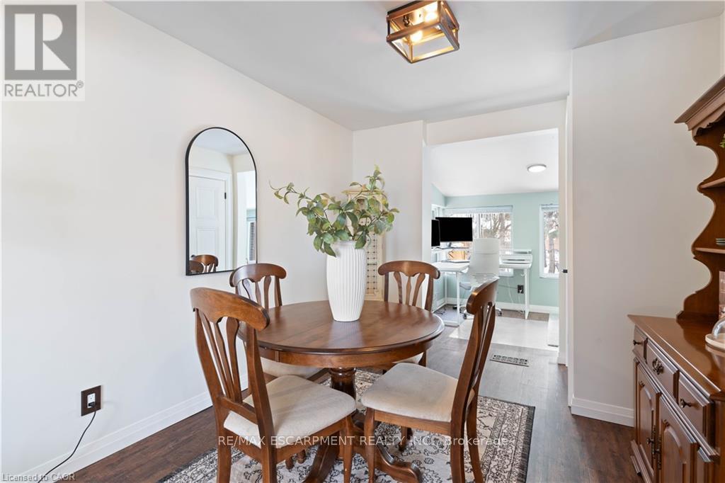 18 Flanders Avenue, St. Catharines, ON - Indoor Photo Showing Dining Room