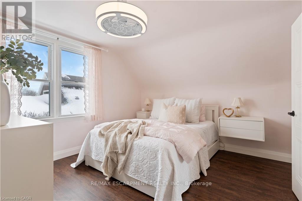 18 Flanders Avenue, St. Catharines, ON - Indoor Photo Showing Bedroom