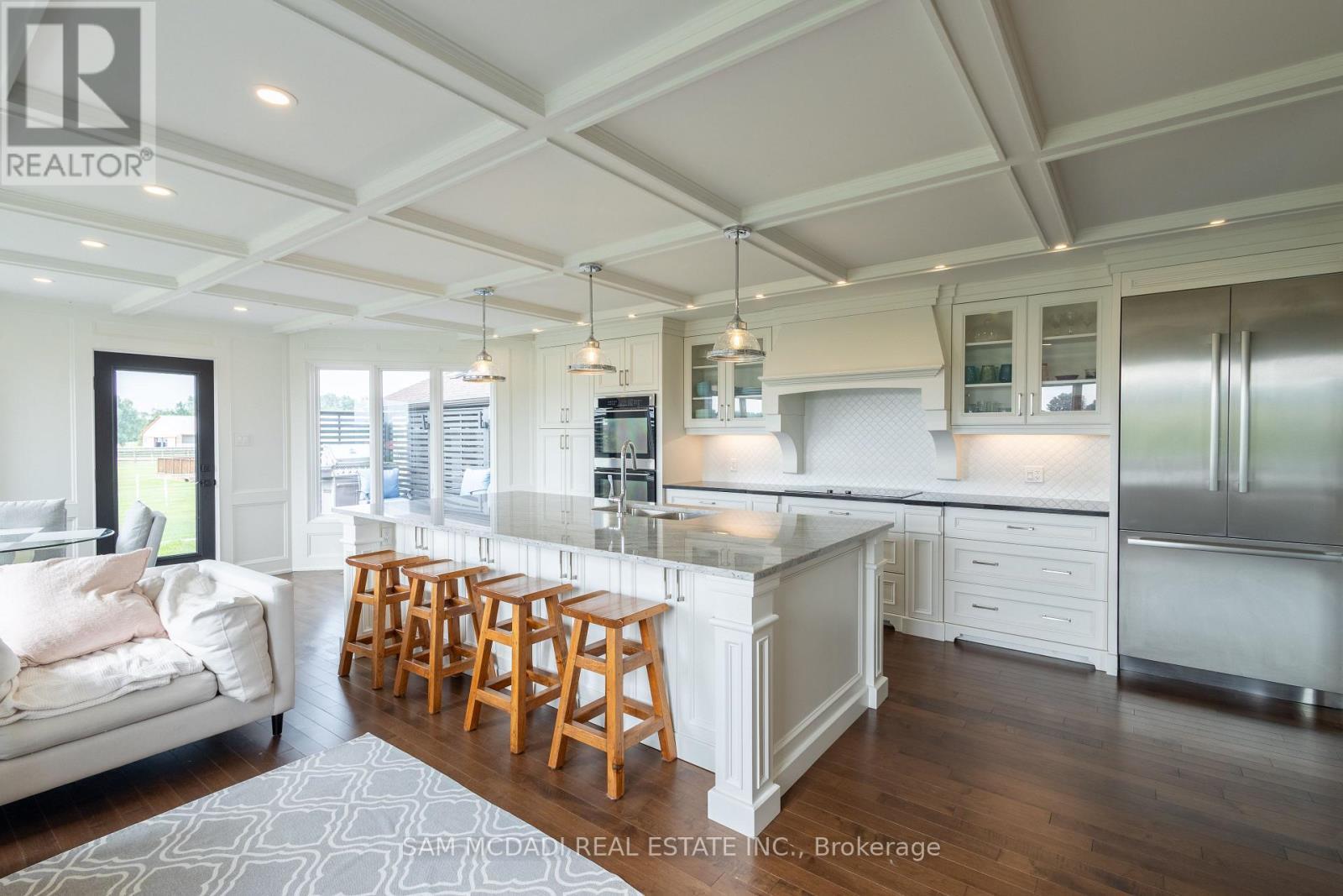 1046 Concession 6 Road W, Hamilton, ON - Indoor Photo Showing Kitchen With Upgraded Kitchen