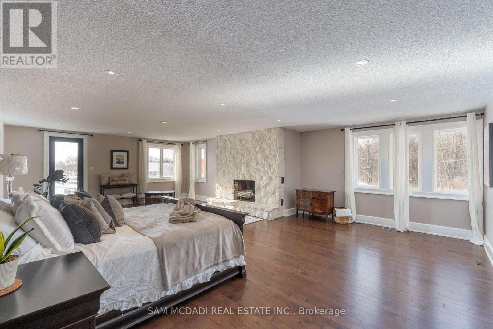 1046 Concession 6 Road W, Hamilton, ON