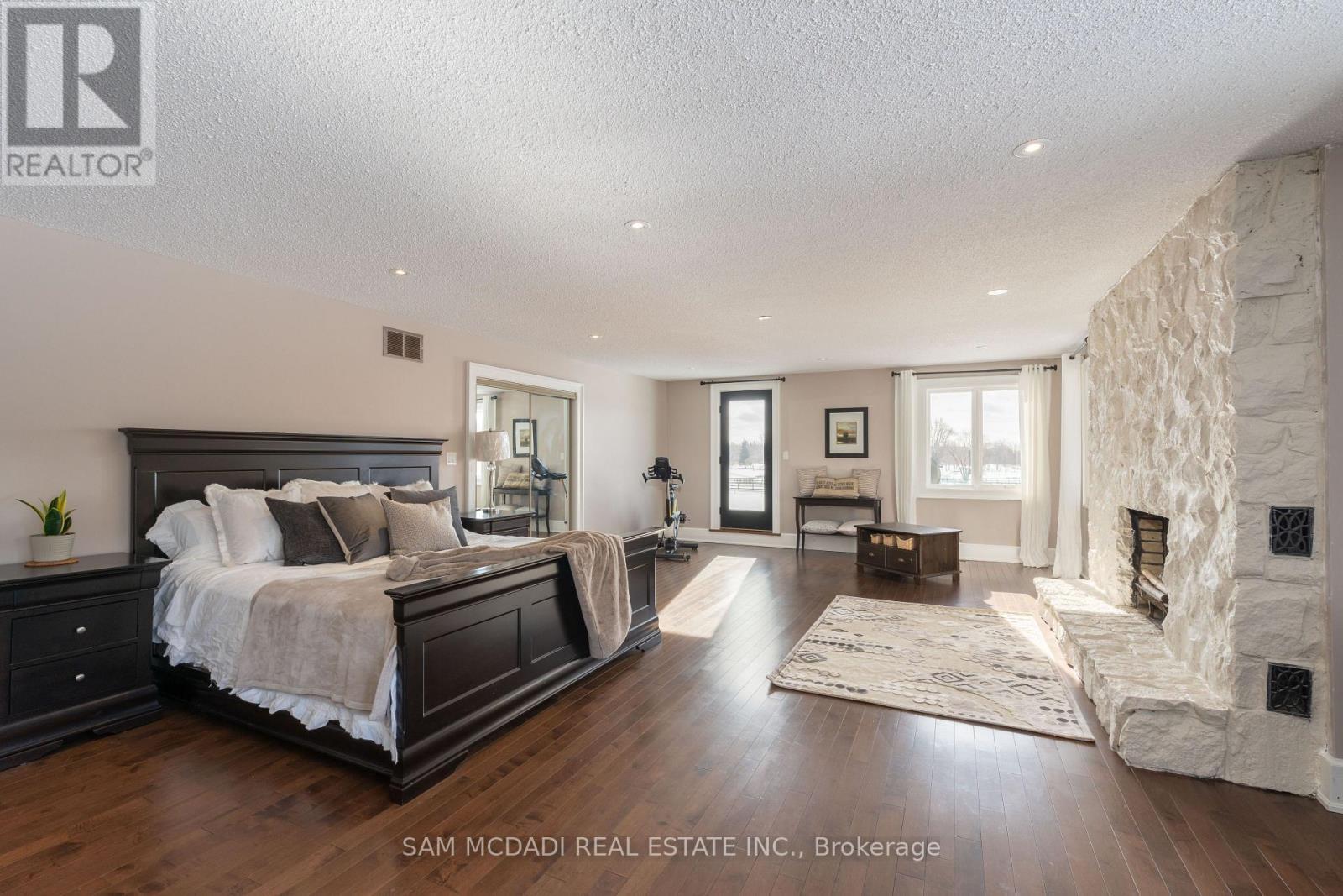 1046 Concession 6 Road W, Hamilton, ON