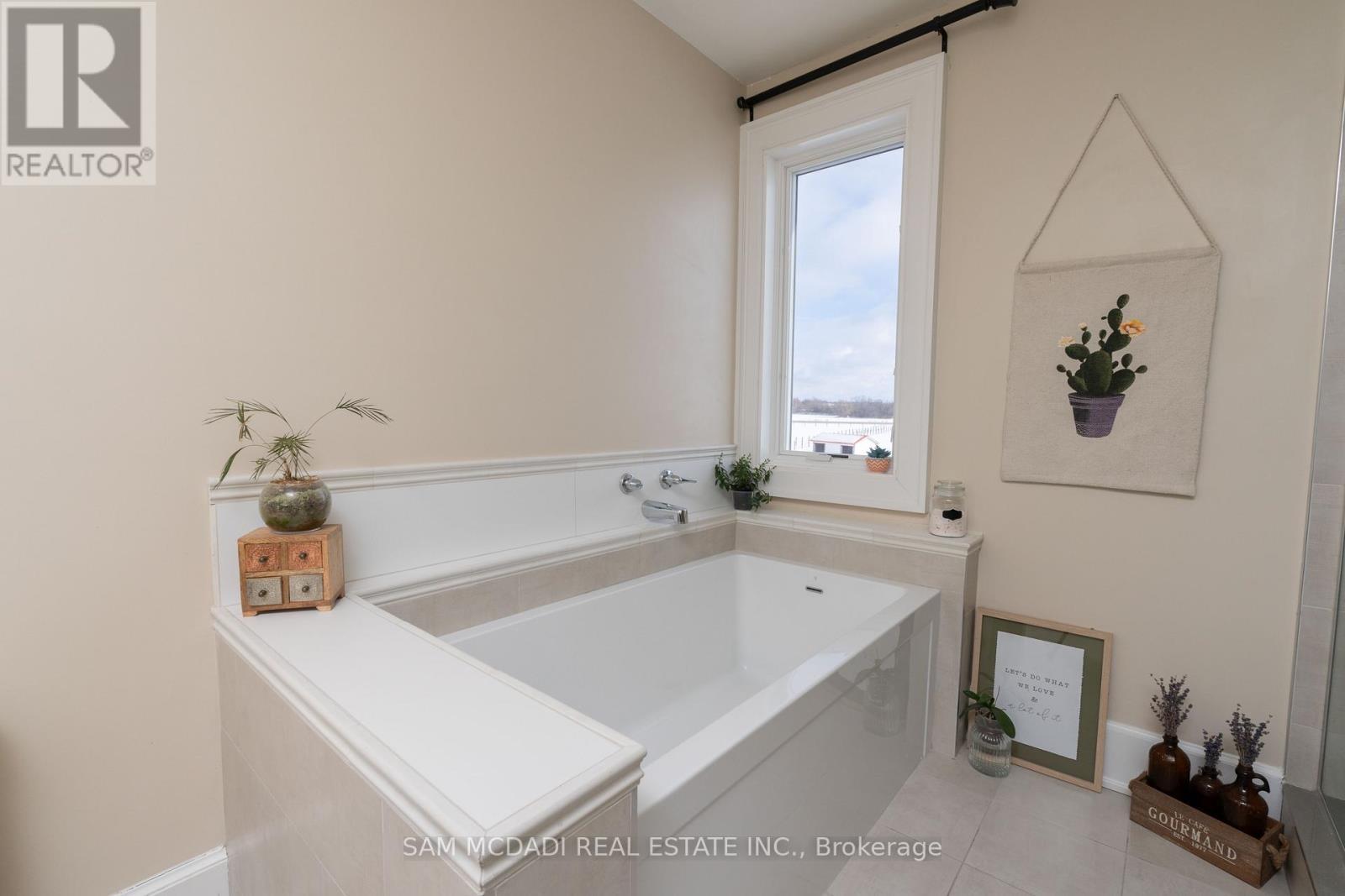 1046 Concession 6 Road W, Hamilton, ON