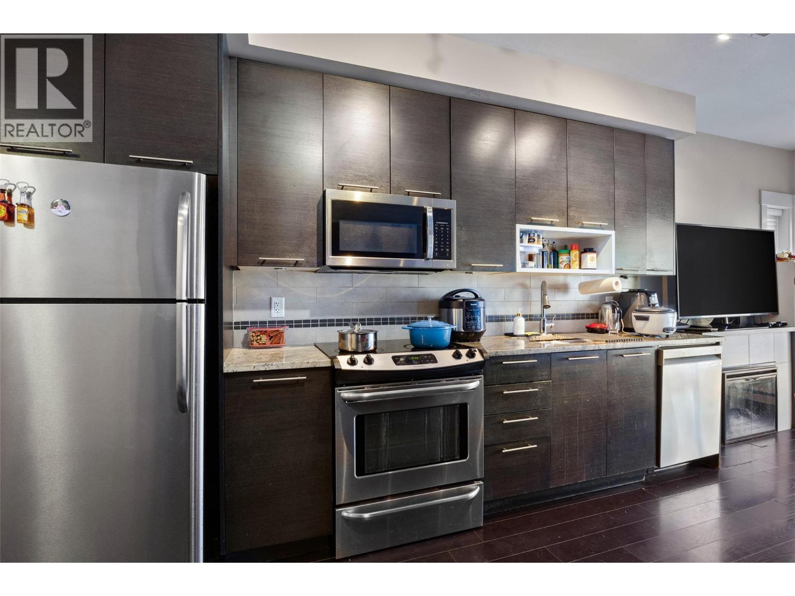 1030 Talasa Way Unit# 2312, Kamloops, BC - Indoor Photo Showing Kitchen With Stainless Steel Kitchen