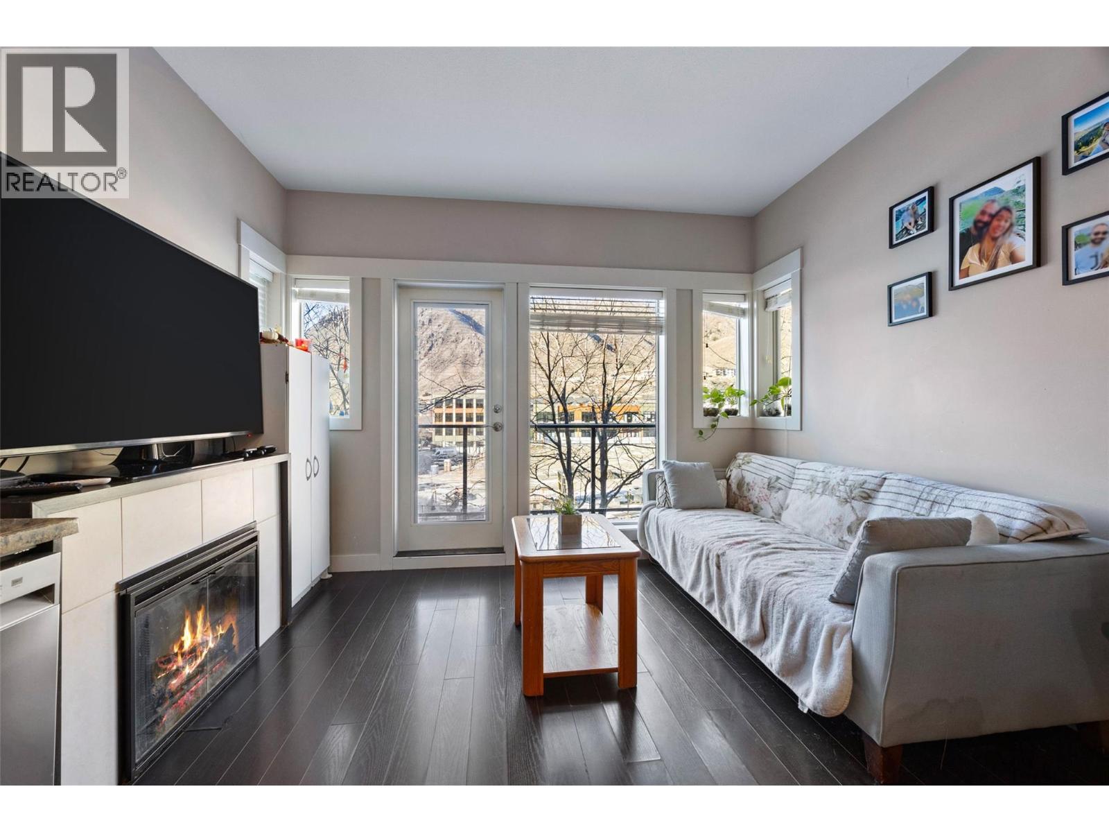1030 Talasa Way Unit# 2312, Kamloops, BC - Indoor Photo Showing Living Room With Fireplace