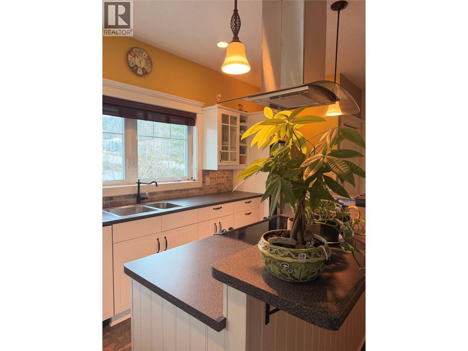 3970 Talin Place, Eagle Bay, BC - Indoor Photo Showing Kitchen With Double Sink
