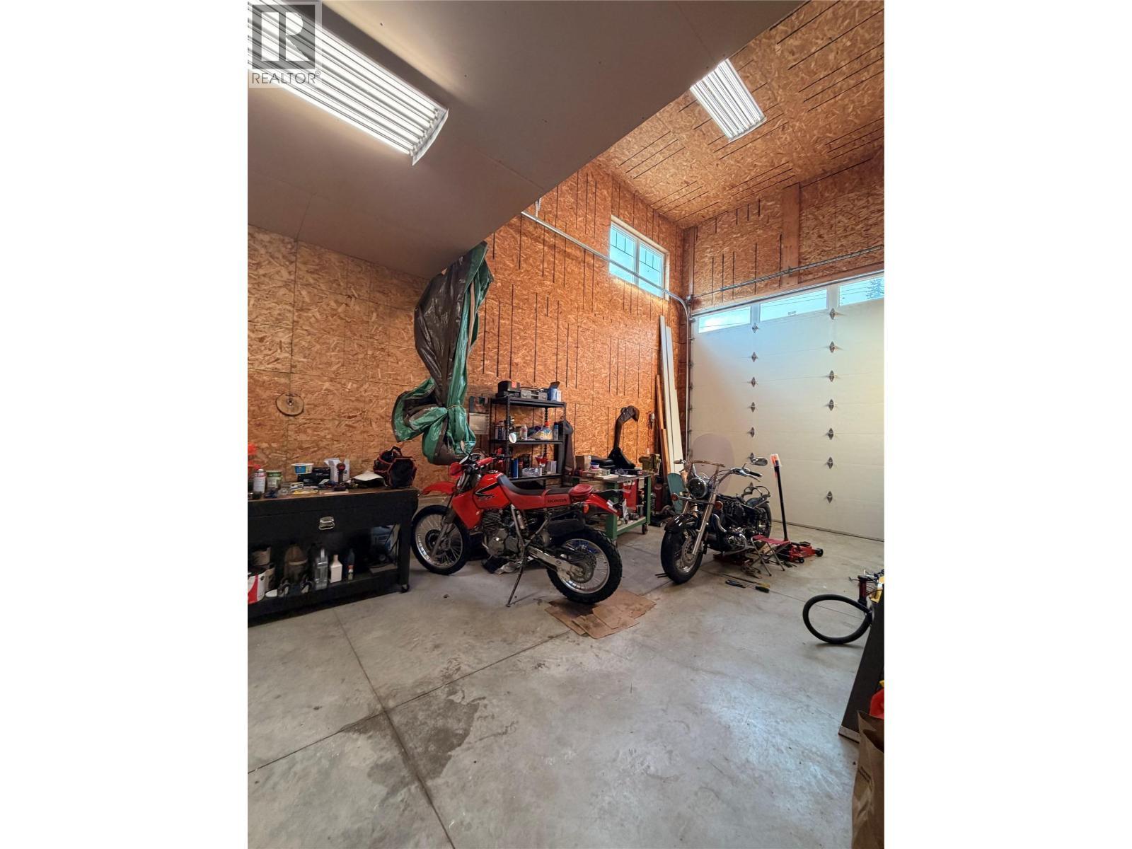 3970 Talin Place, Eagle Bay, BC - Indoor Photo Showing Garage