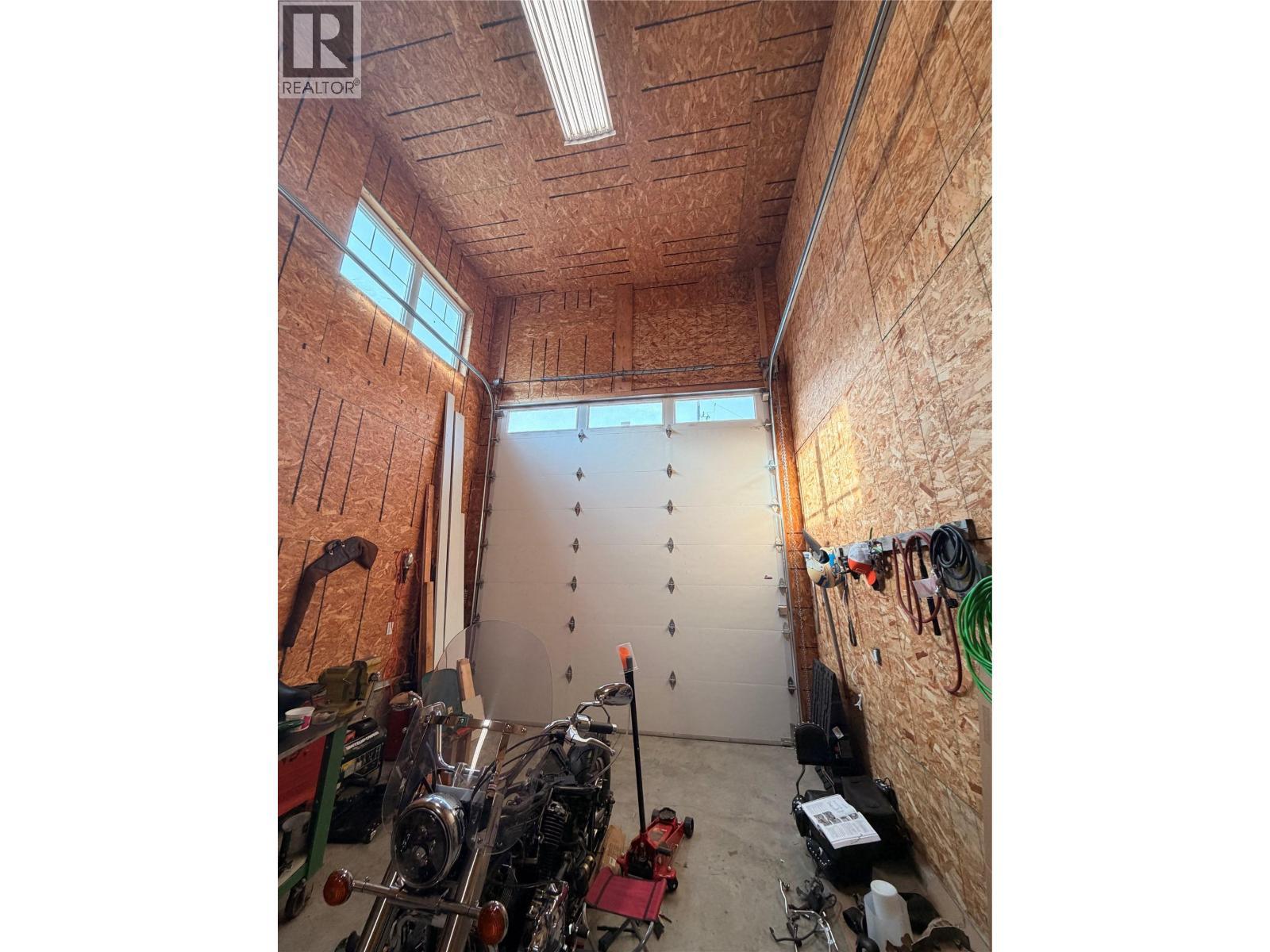 3970 Talin Place, Eagle Bay, BC - Indoor Photo Showing Garage