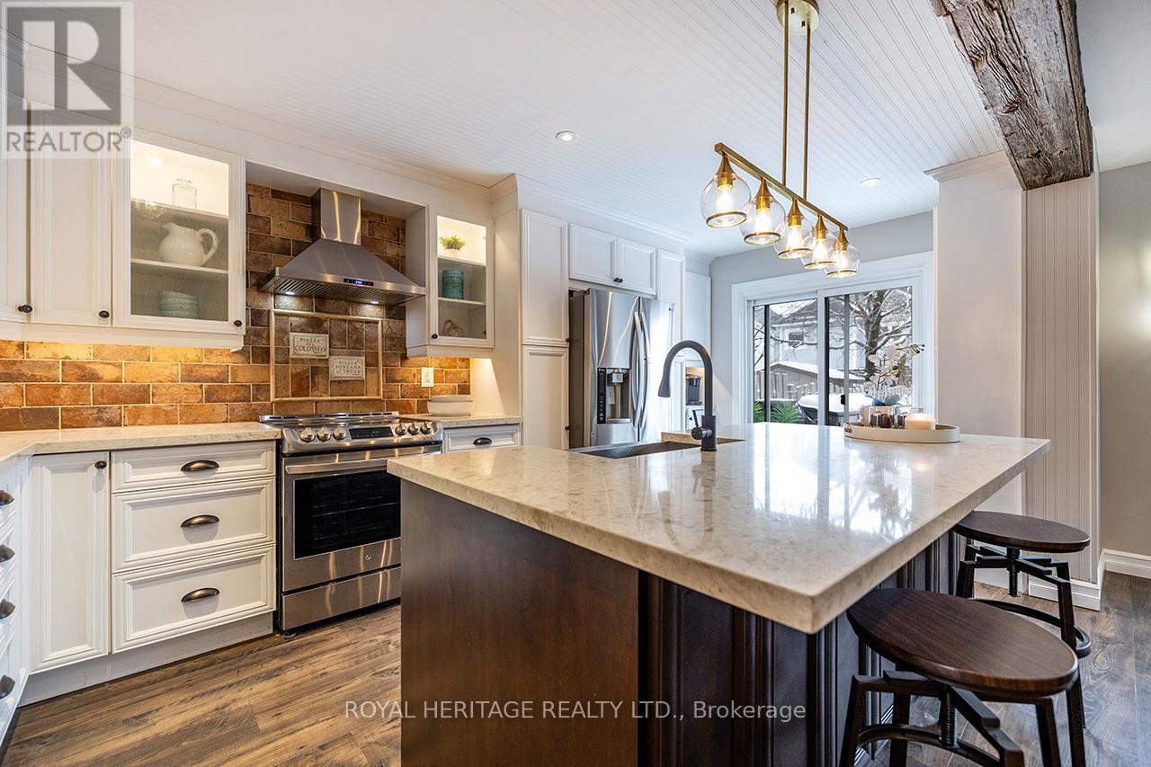 92 Zachary Place, Whitby (Brooklin), ON - Indoor Photo Showing Kitchen With Upgraded Kitchen