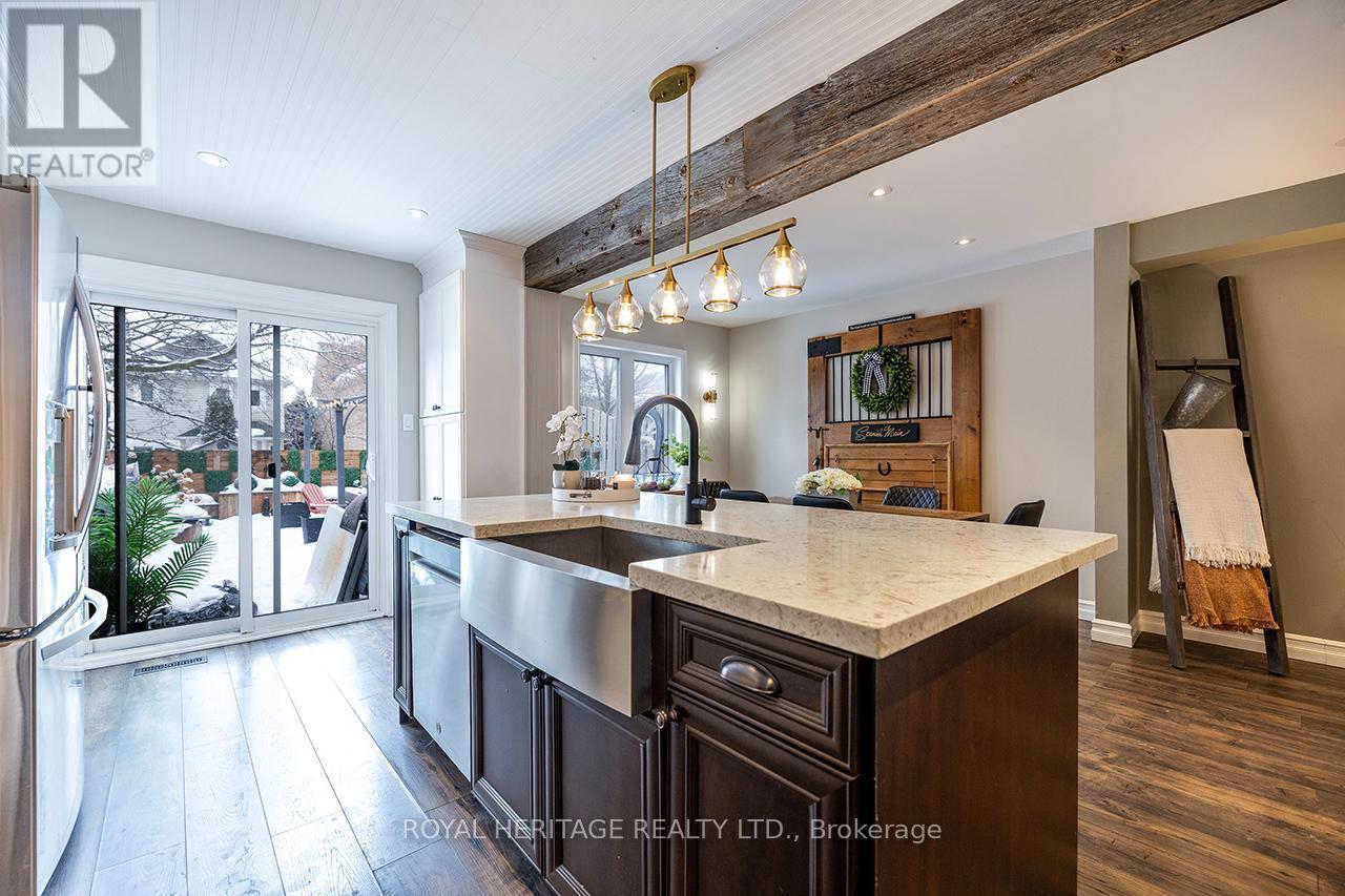 92 Zachary Place, Whitby (Brooklin), ON - Indoor Photo Showing Kitchen With Upgraded Kitchen