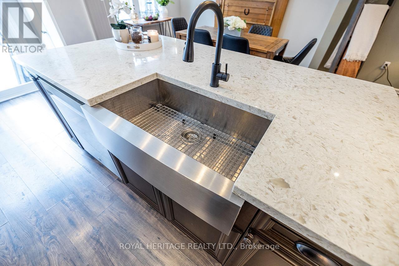 92 Zachary Place, Whitby (Brooklin), ON - Indoor Photo Showing Kitchen