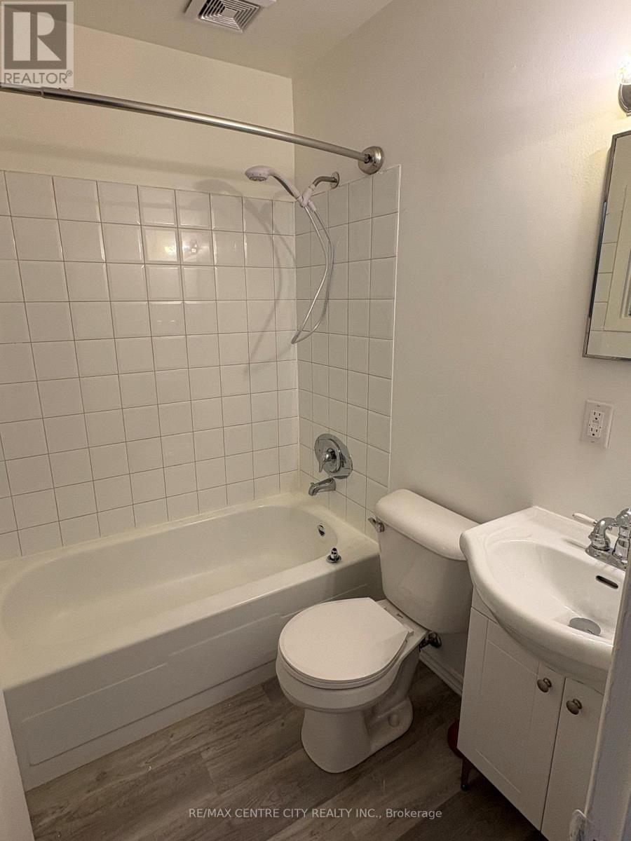 89 Cecilia Avenue, London East (East C), ON - Indoor Photo Showing Bathroom