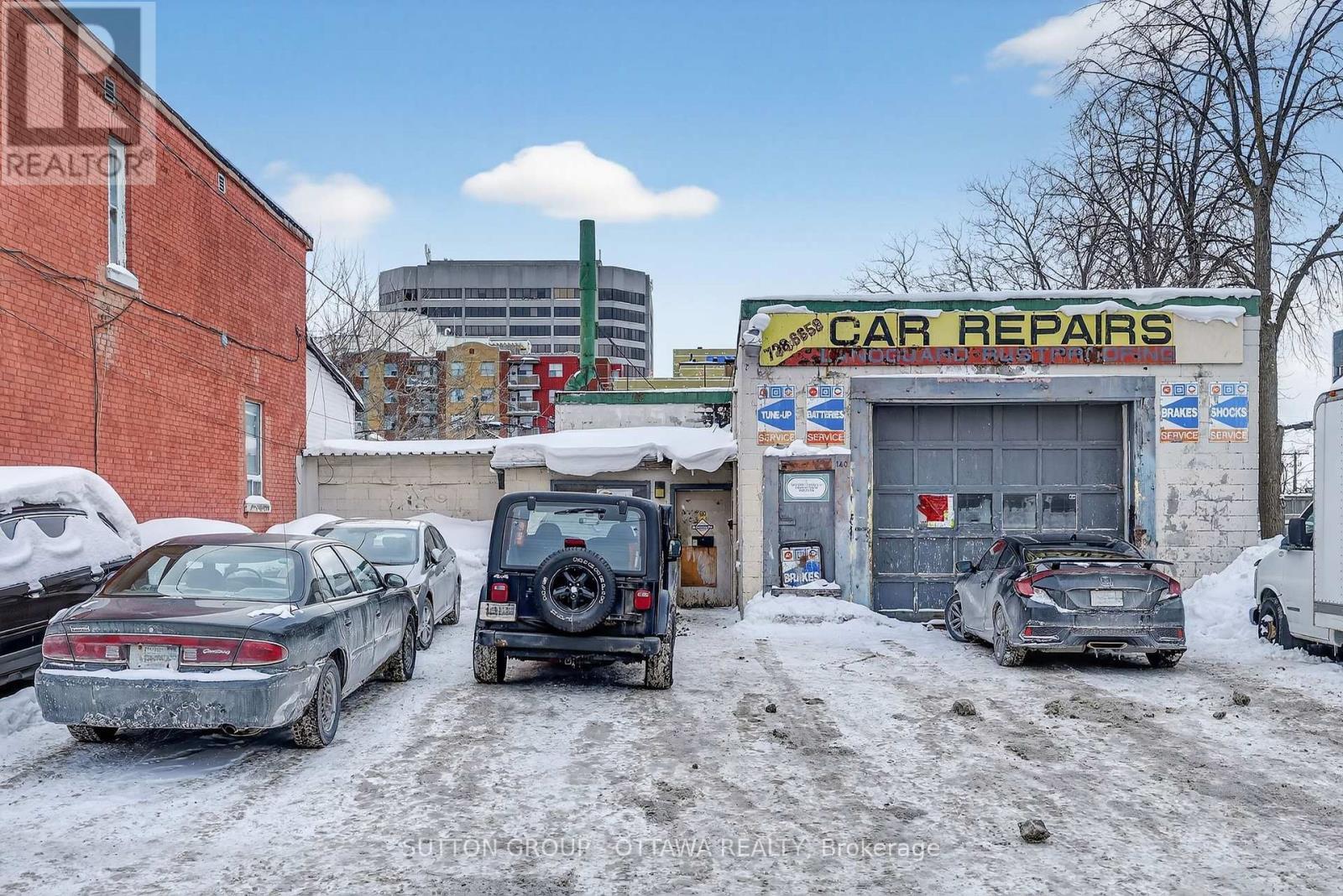 140 Hinchey Avenue, Ottawa, ON