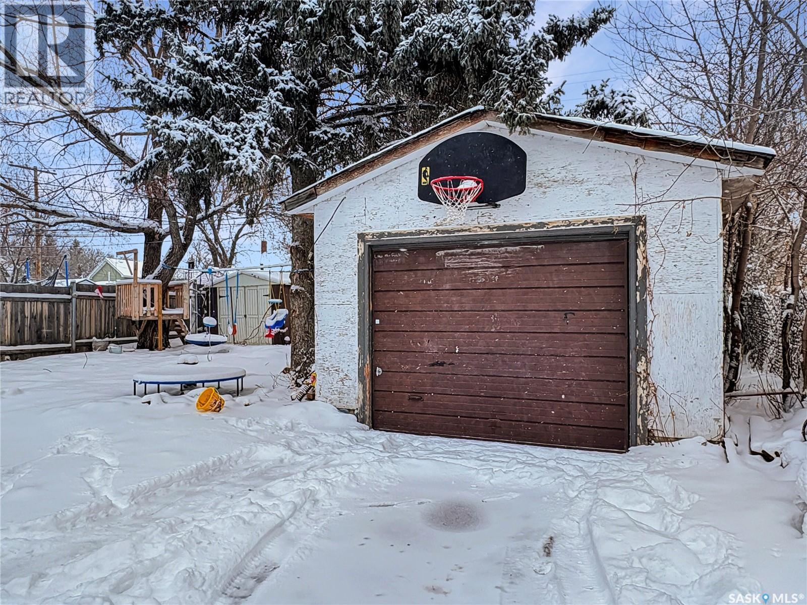 1062 104Th Street, North Battleford, SK - Outdoor