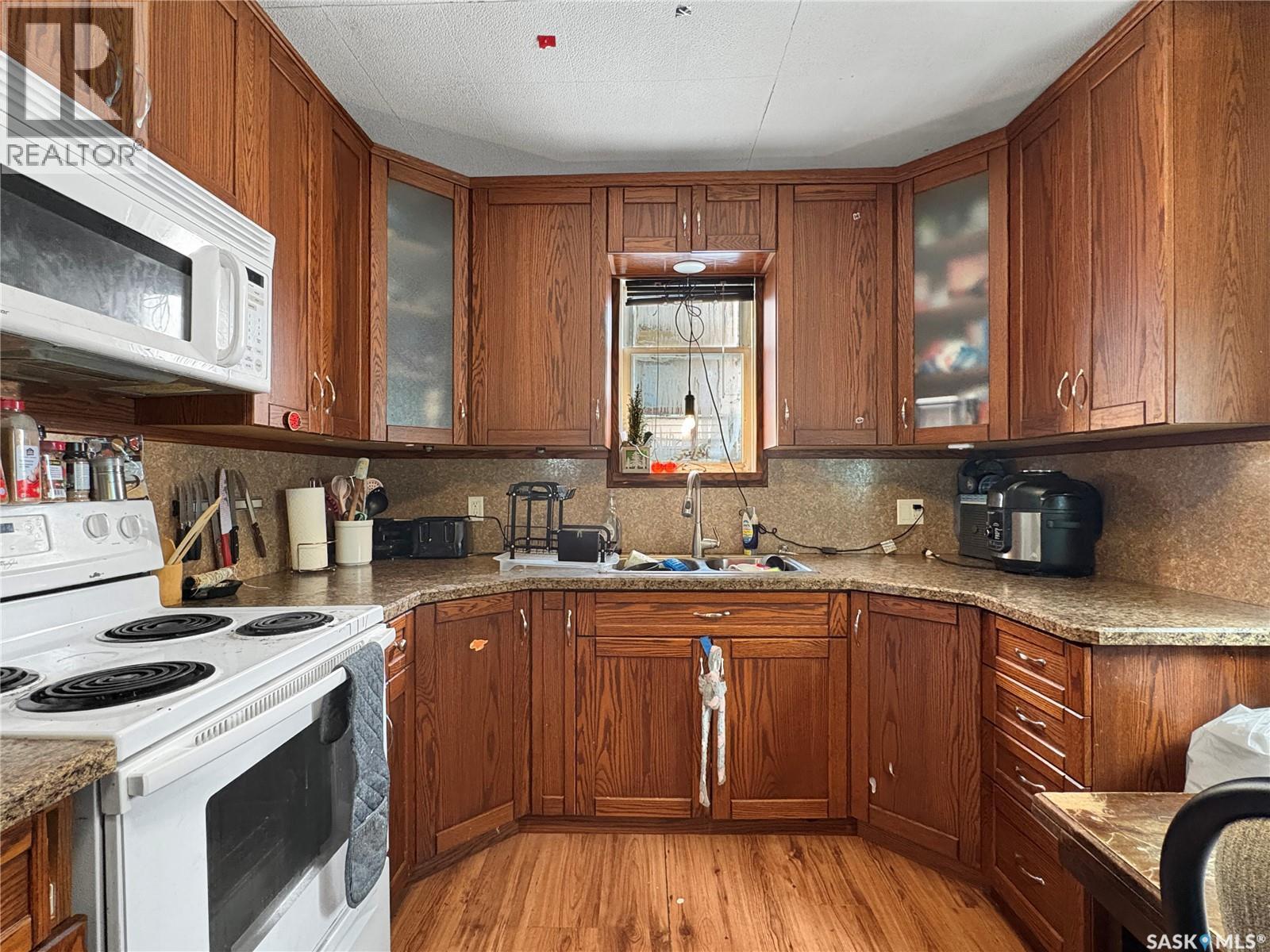 1062 104Th Street, North Battleford, SK - Indoor Photo Showing Kitchen With Double Sink