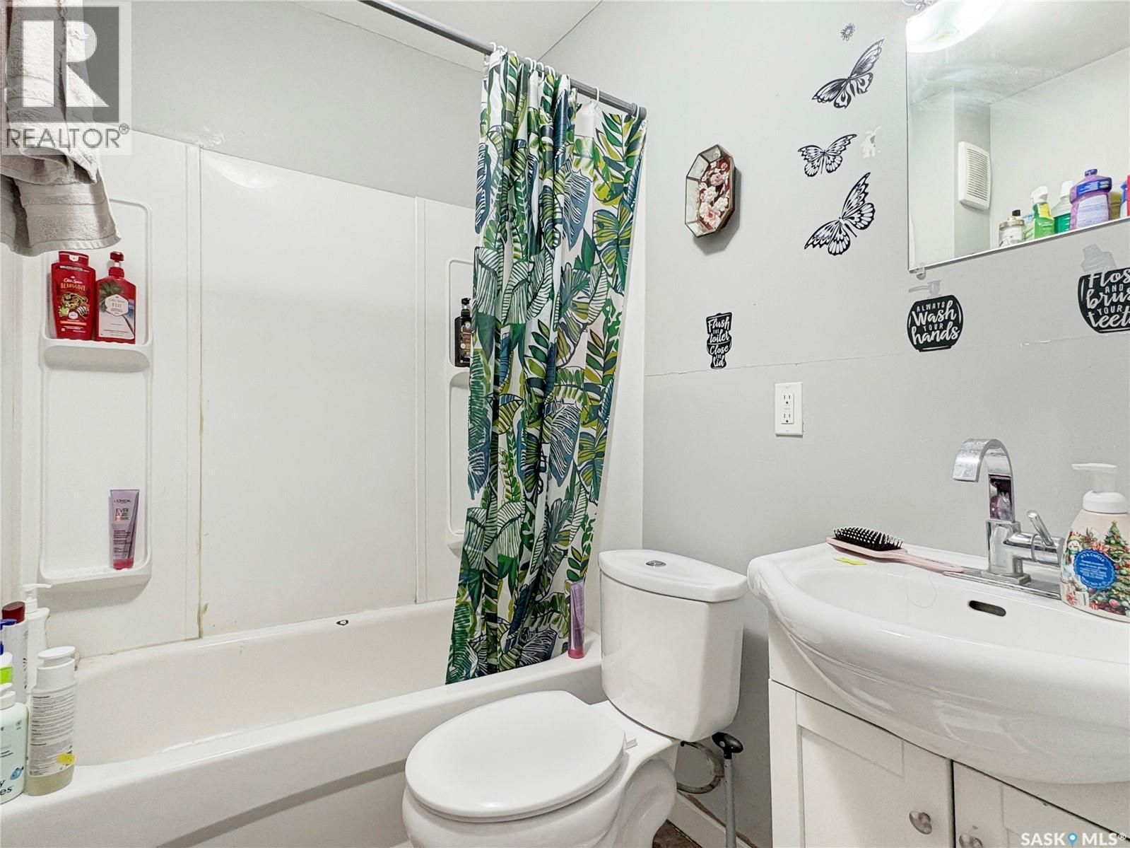1062 104Th Street, North Battleford, SK - Indoor Photo Showing Bathroom