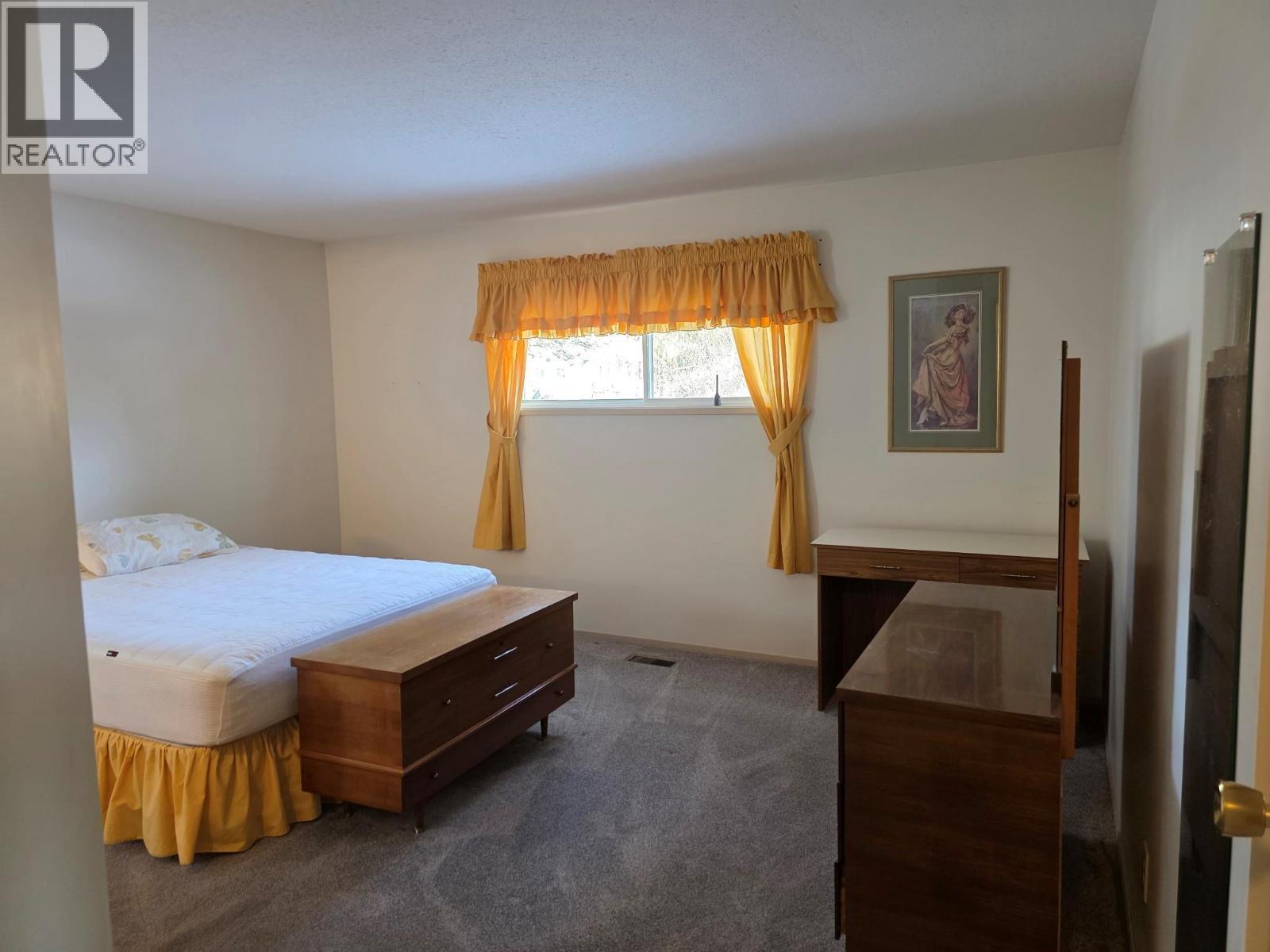 6660 21St Street, Grand Forks, BC - Indoor Photo Showing Bedroom