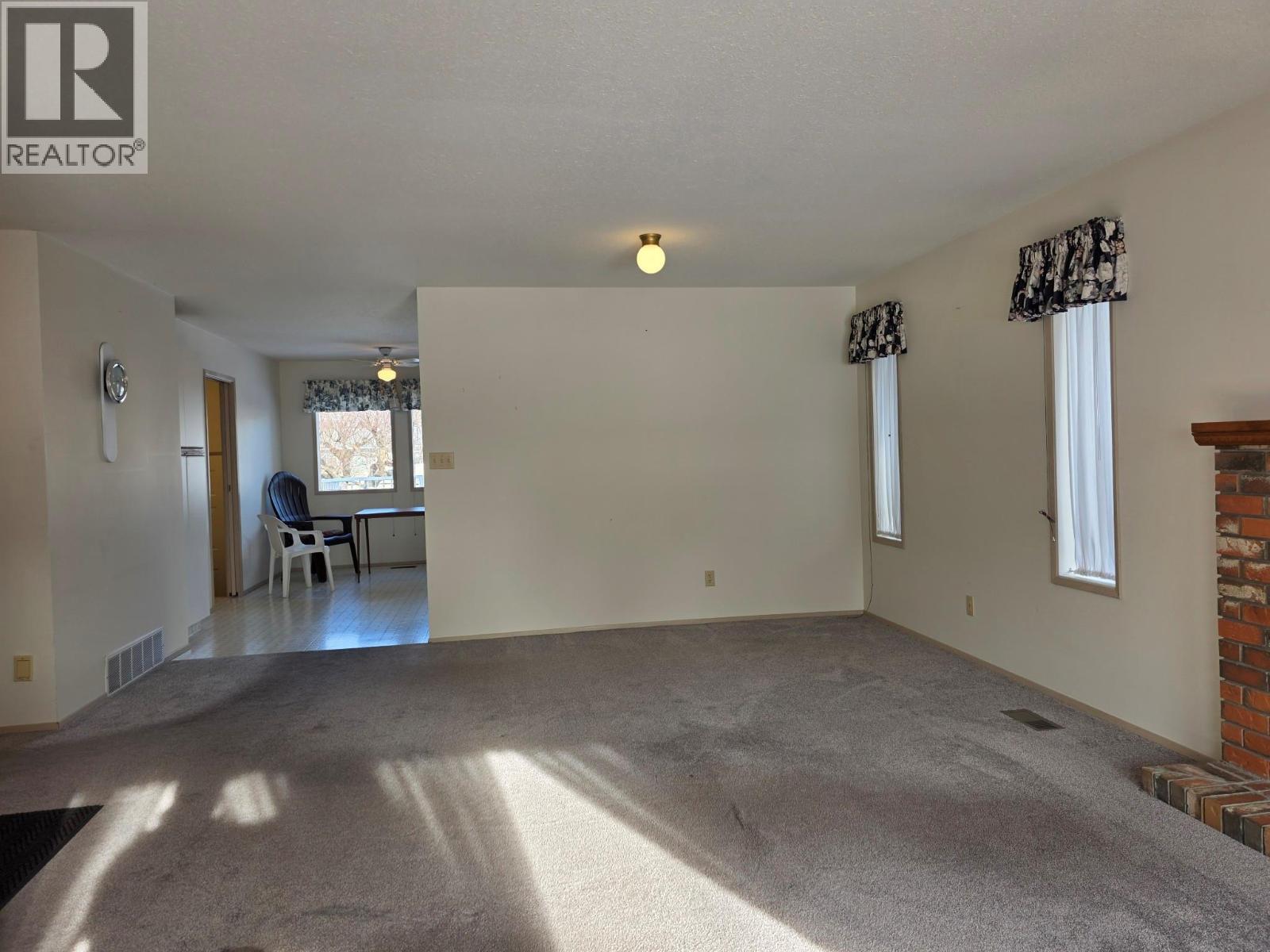 6660 21St Street, Grand Forks, BC - Indoor Photo Showing Other Room
