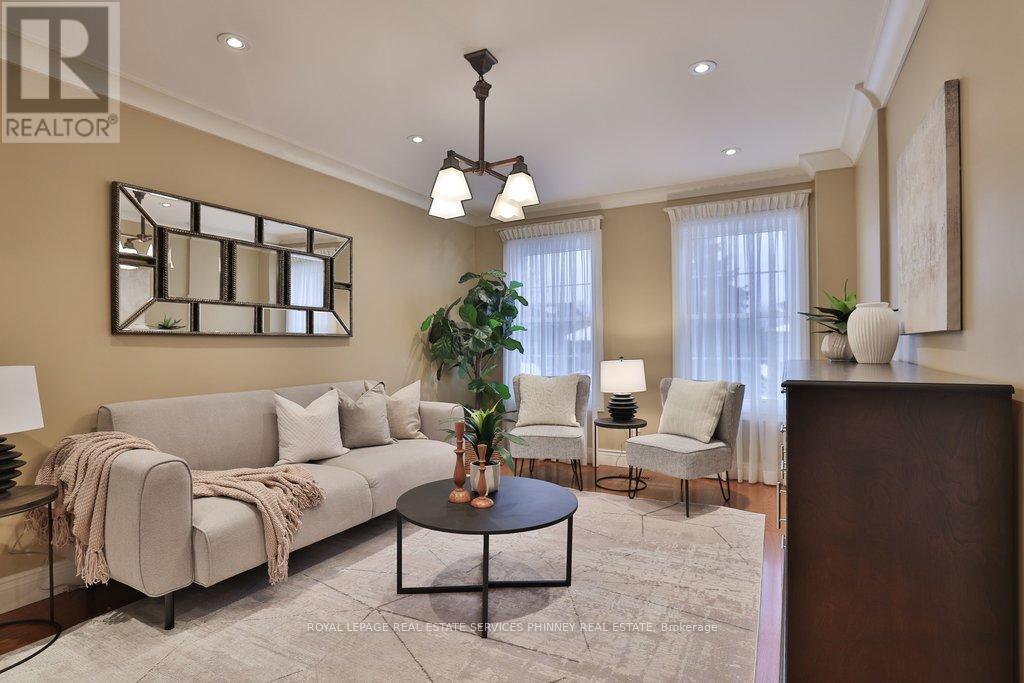 2289 Beejay Court, Mississauga, ON - Indoor Photo Showing Living Room