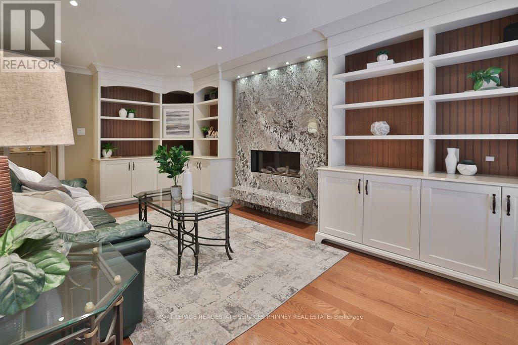 2289 Beejay Court, Mississauga, ON - Indoor With Fireplace