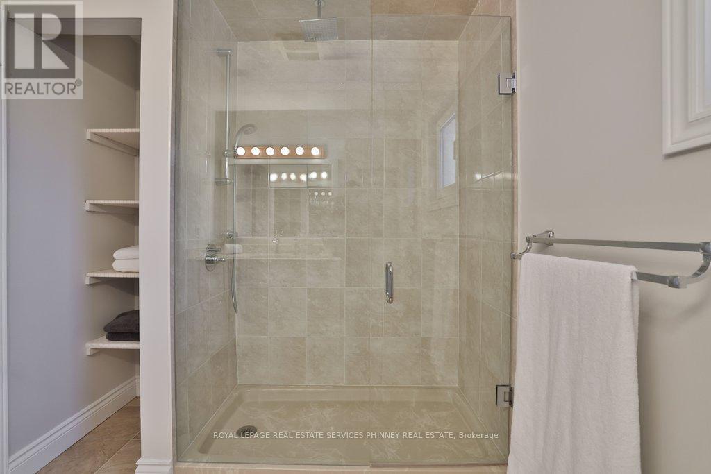 2289 Beejay Court, Mississauga, ON - Indoor Photo Showing Bathroom