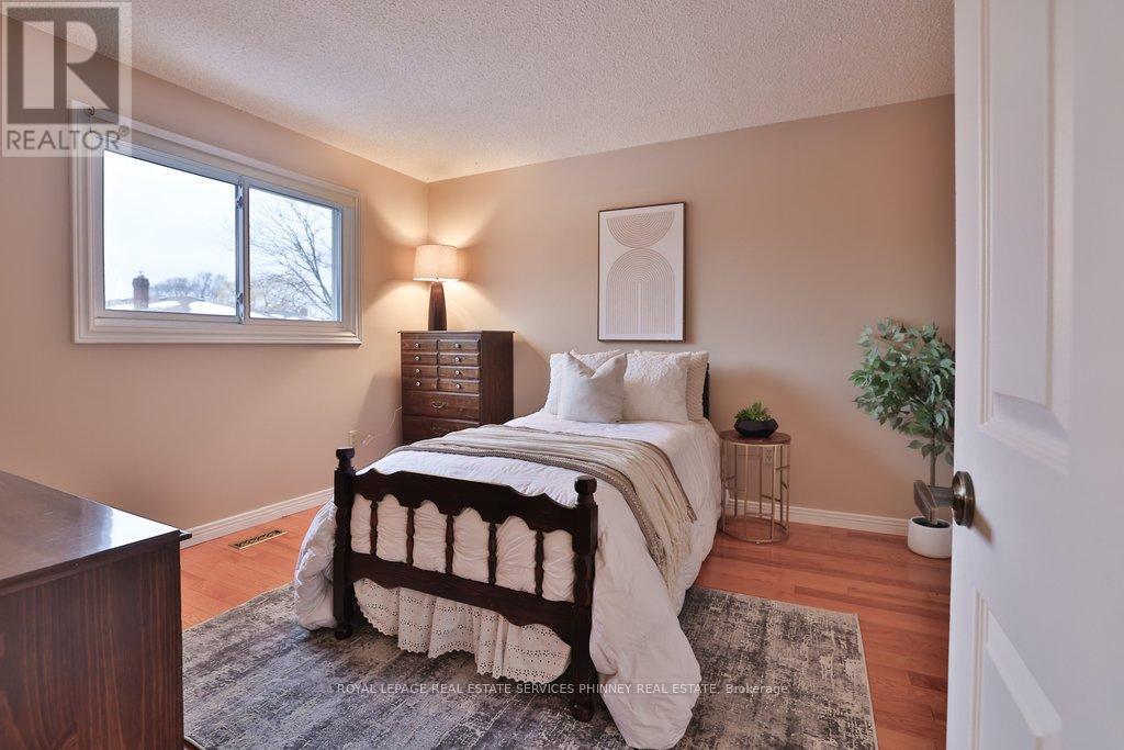 2289 Beejay Court, Mississauga, ON - Indoor Photo Showing Bedroom