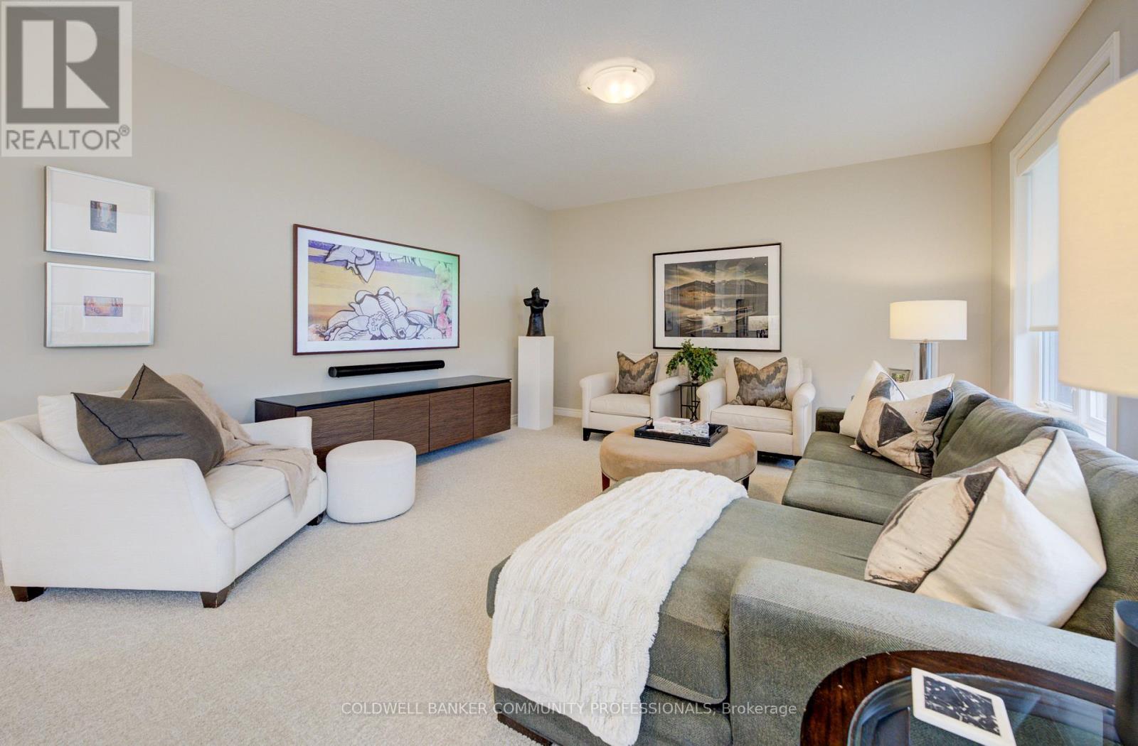 24 Festival Way, Hamilton, ON - Indoor Photo Showing Living Room