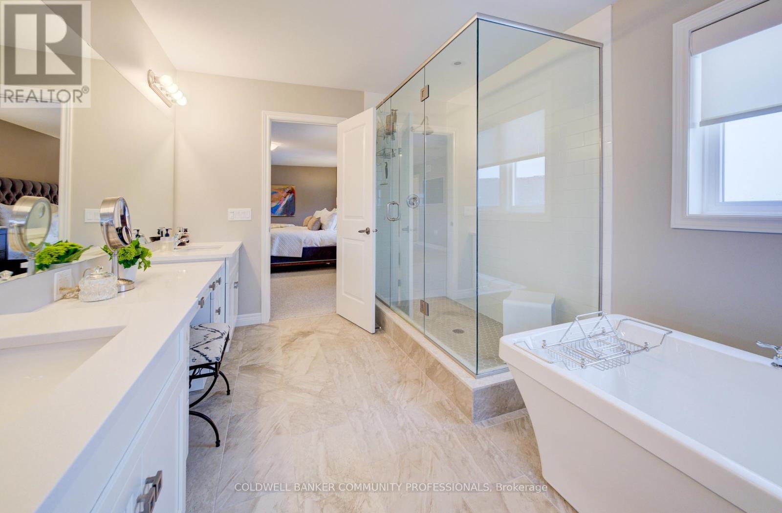 24 Festival Way, Hamilton, ON - Indoor Photo Showing Bathroom