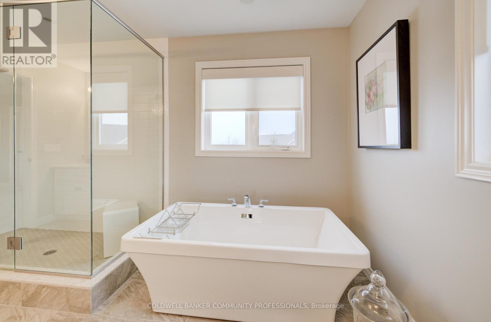 24 Festival Way, Hamilton, ON - Indoor Photo Showing Bathroom