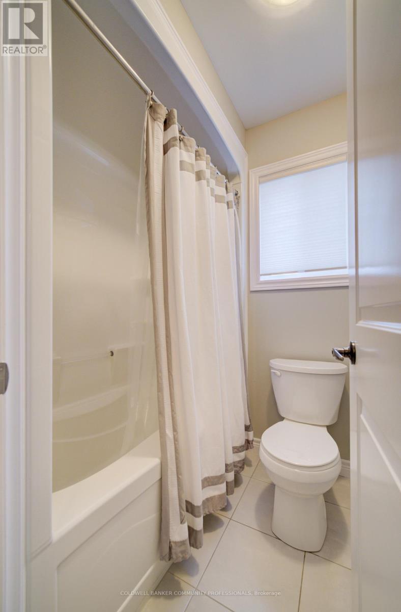 24 Festival Way, Hamilton, ON - Indoor Photo Showing Bathroom