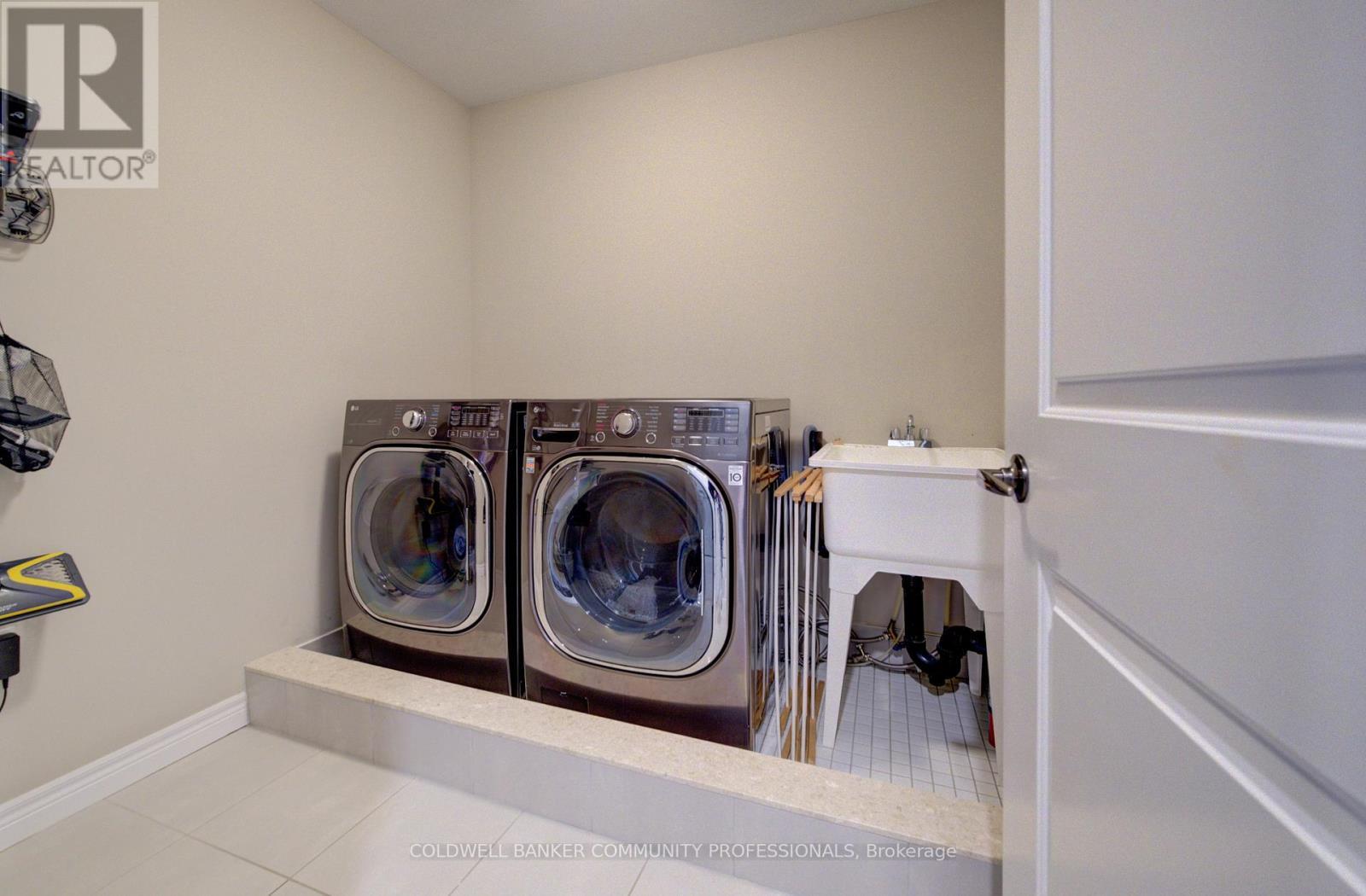 24 Festival Way, Hamilton, ON - Indoor Photo Showing Laundry Room
