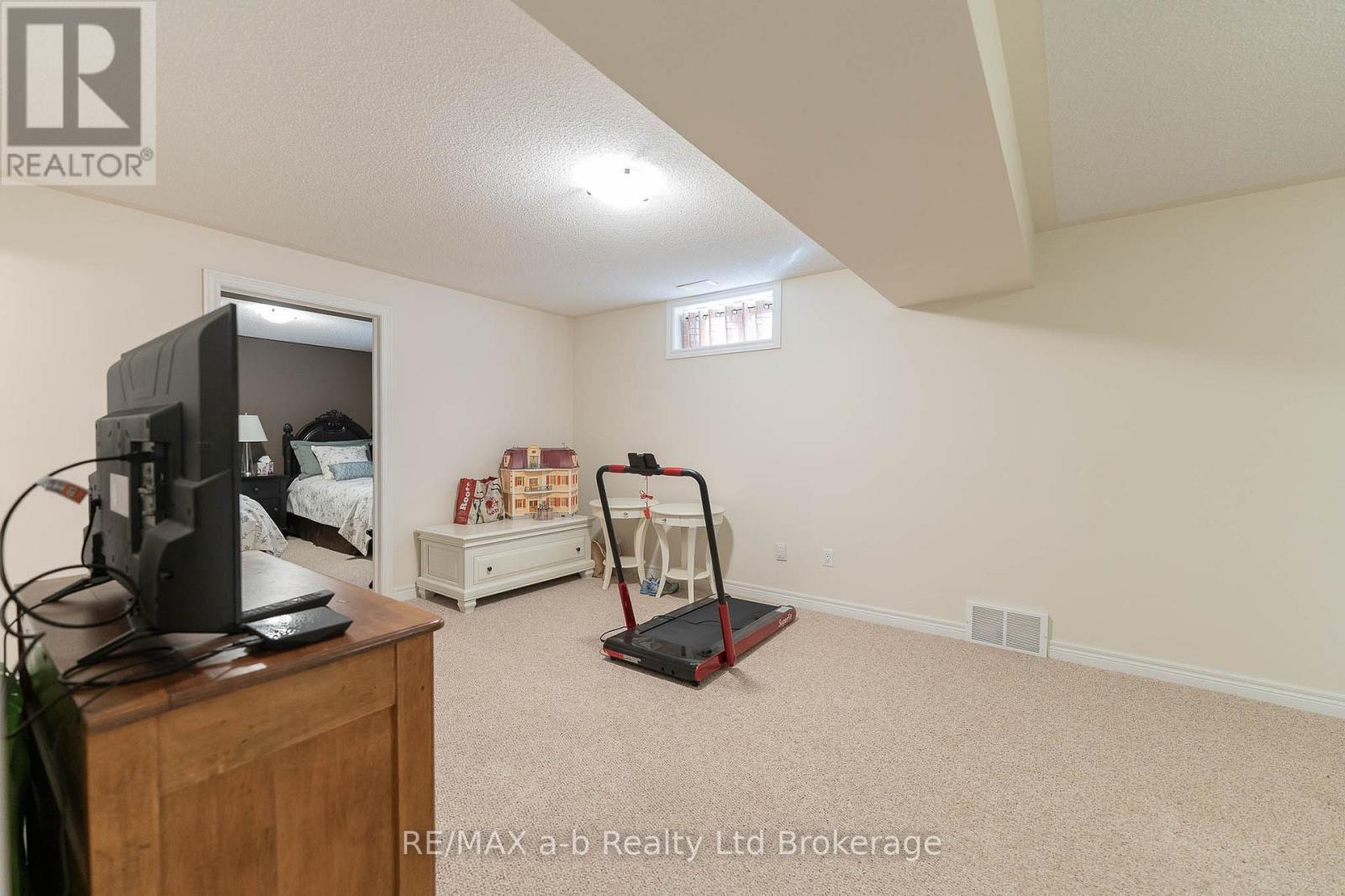 Recreation Room - 90 Weston Drive, Tillsonburg, ON - Indoor