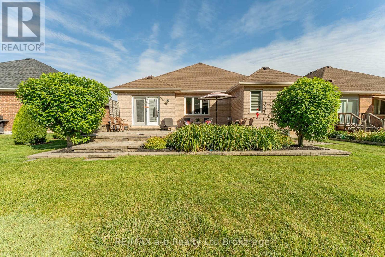 Back View Summer - 90 Weston Drive, Tillsonburg, ON - Outdoor