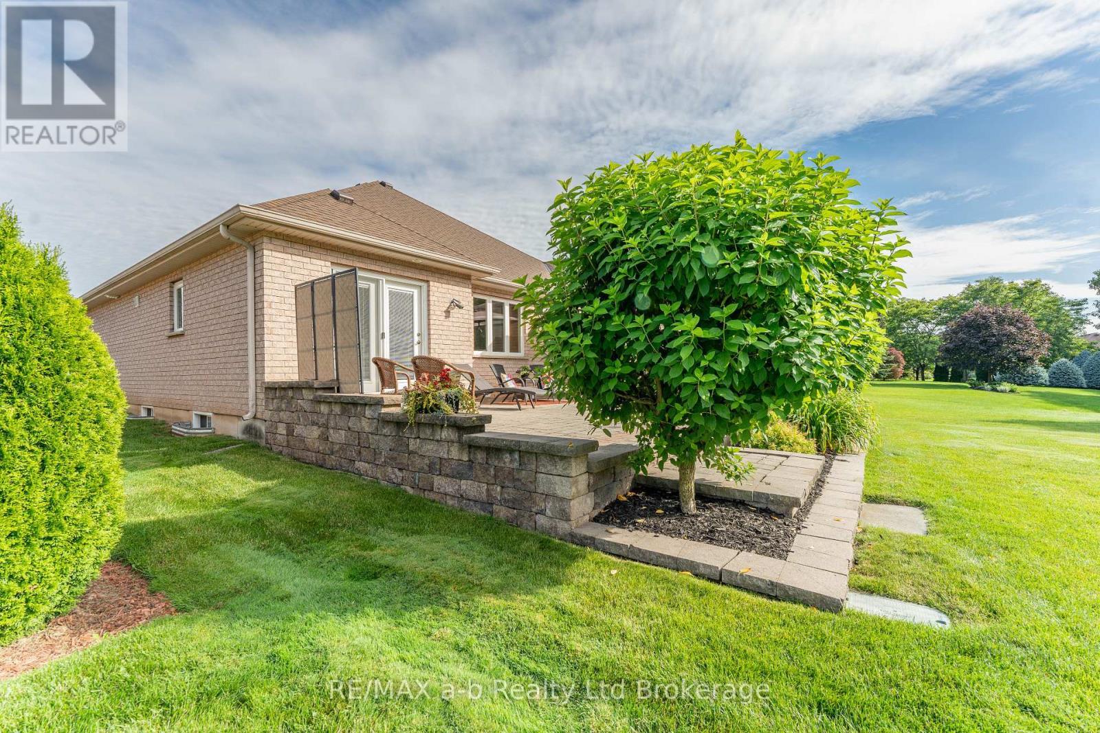 90 Weston Drive, Tillsonburg, ON - Outdoor