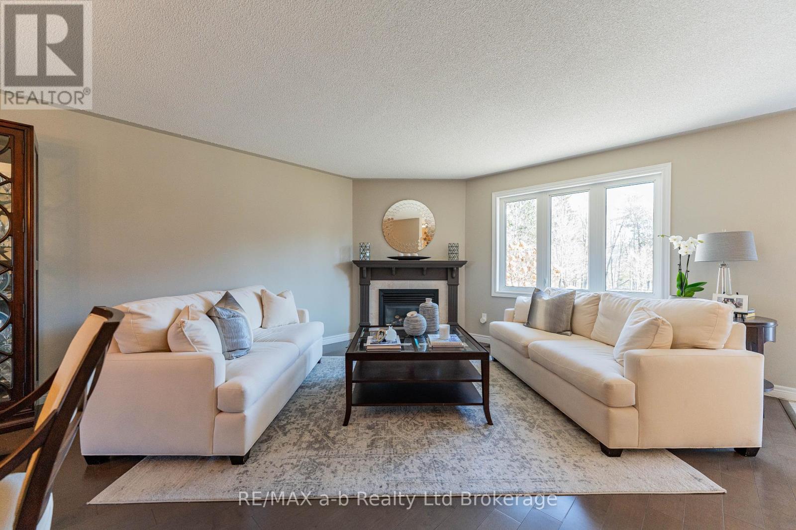 With Gas Fireplace - 90 Weston Drive, Tillsonburg, ON - Indoor Photo Showing Living Room With Fireplace