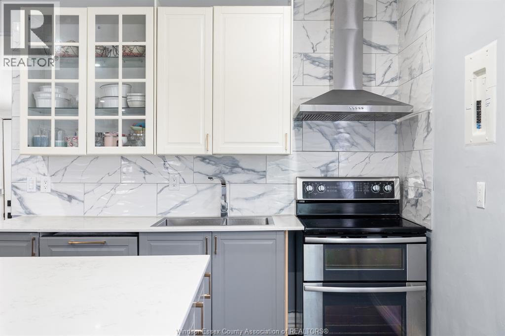 1139 Wellington, Windsor, ON - Indoor Photo Showing Kitchen