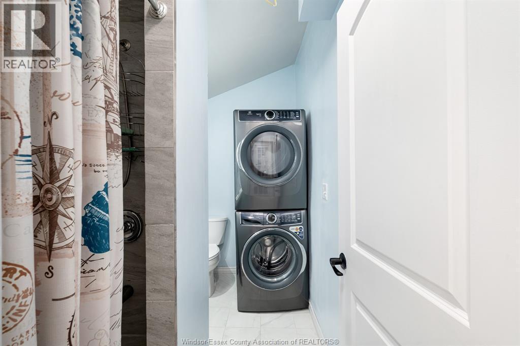 1139 Wellington, Windsor, ON - Indoor Photo Showing Laundry Room
