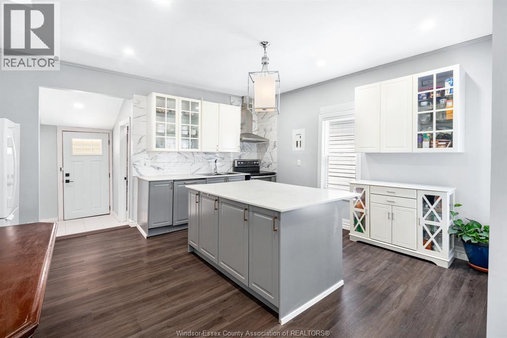 1139 Wellington, Windsor, ON - Indoor Photo Showing Kitchen