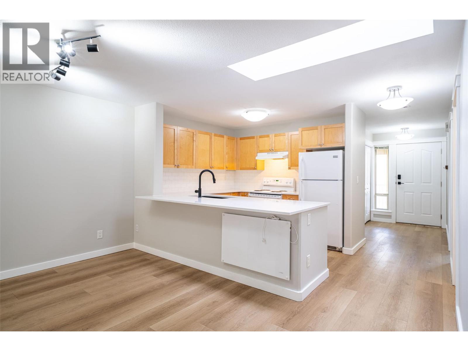 301 Browne Road Unit# 312, Vernon, BC - Indoor Photo Showing Kitchen