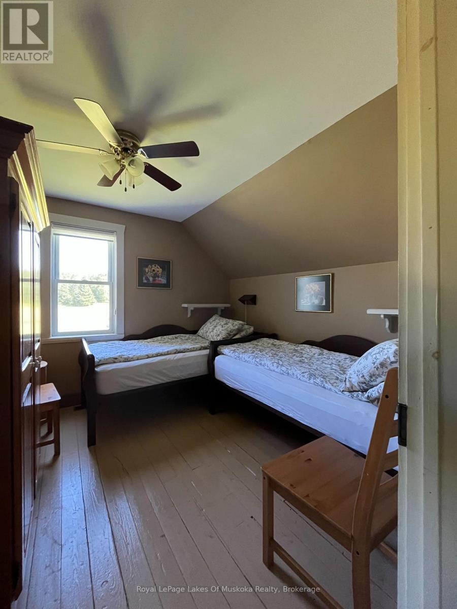 2245 Ahmic Lake Road, Magnetawan, ON - Indoor Photo Showing Bedroom