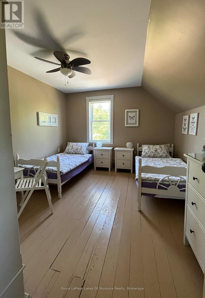 2245 Ahmic Lake Road, Magnetawan, ON - Indoor Photo Showing Bedroom